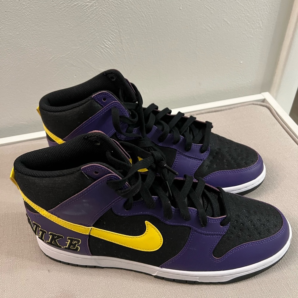 Nike tennis shoes in purple and black for men size 11.5